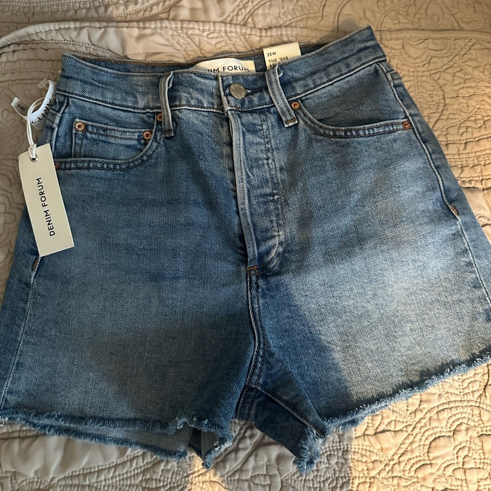Denim Forum ARLO shorts size 25